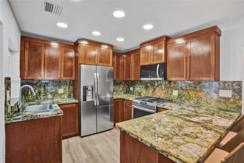 Casa en venta en Hollywood, Florida, 3 dormitorios, 129.32 m2 № 2025907 - foto 9