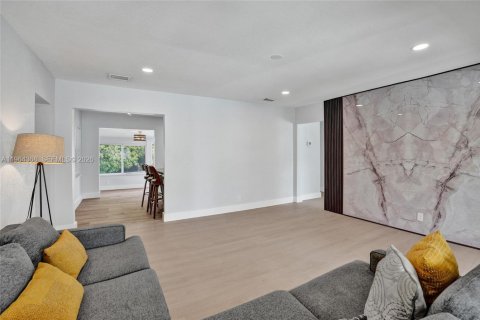 Casa en venta en Hollywood, Florida, 3 dormitorios, 129.32 m2 № 2025907 - foto 4