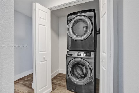 Casa en venta en Hollywood, Florida, 3 dormitorios, 129.32 m2 № 2025907 - foto 25