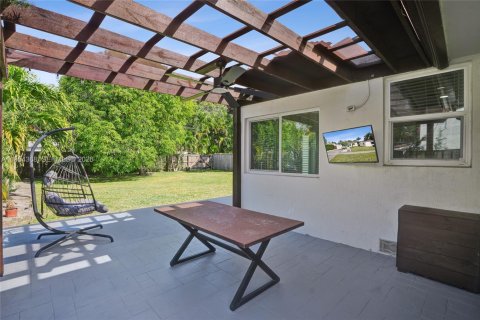 Casa en venta en Hollywood, Florida, 3 dormitorios, 129.32 m2 № 2025907 - foto 28