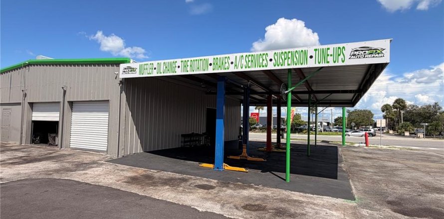 Propiedad comercial en Saint Petersburg, Florida 231.88 m2 № 2348218