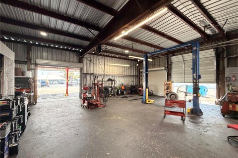 Propiedad comercial en venta en Saint Petersburg, Florida, 231.88 m2 № 2348218 - foto 8