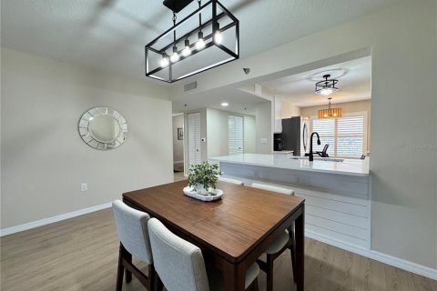 Condo in Bradenton, Florida, 2 bedrooms  № 2225204 - photo 12