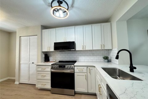 Condo in Bradenton, Florida, 2 bedrooms  № 2225204 - photo 5