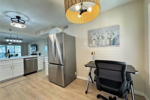 Condo in Bradenton, Florida, 2 bedrooms  № 2225204 - photo 8