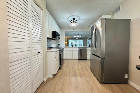 Condo in Bradenton, Florida, 2 bedrooms  № 2225204 - photo 9