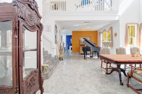 House in Miami, Florida 4 bedrooms, 234.86 sq.m. № 1958502 - photo 7