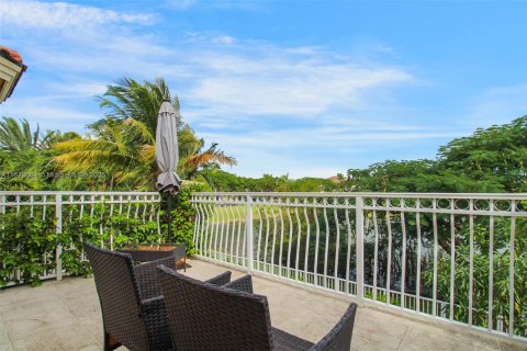 House in Miami, Florida 4 bedrooms, 234.86 sq.m. № 1958502 - photo 27