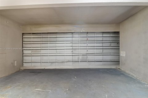 House in Miami, Florida 4 bedrooms, 234.86 sq.m. № 1958502 - photo 17