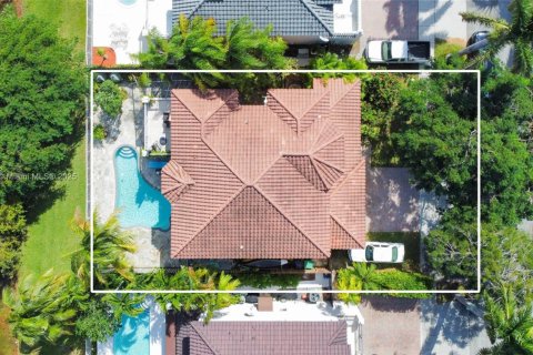 House in Miami, Florida 4 bedrooms, 234.86 sq.m. № 1958502 - photo 3