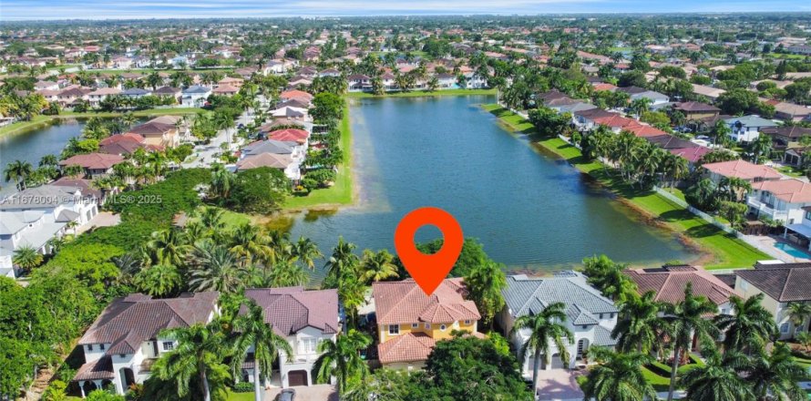 House in Miami, Florida 4 bedrooms, 234.86 sq.m. № 1958502