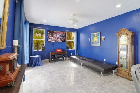 House in Miami, Florida 4 bedrooms, 234.86 sq.m. № 1958502 - photo 10