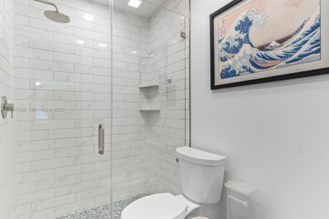 Townhouse in Miami, Florida 4 bedrooms, 125.14 sq.m. № 2393034 - photo 26