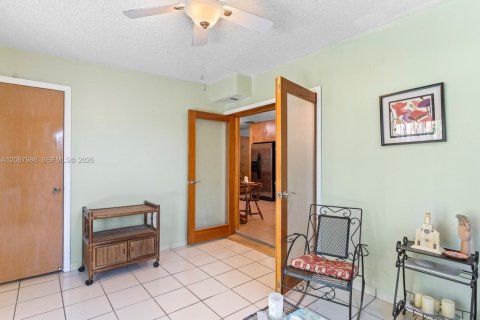 Townhouse in Miami, Florida 4 bedrooms, 125.14 sq.m. № 2393034 - photo 18