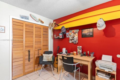 Townhouse in Miami, Florida 4 bedrooms, 125.14 sq.m. № 2393034 - photo 20