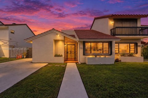 Townhouse in Miami, Florida 4 bedrooms, 125.14 sq.m. № 2393034 - photo 2