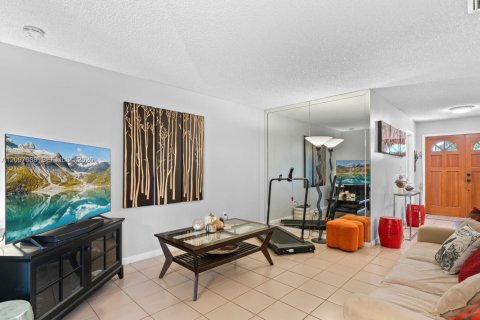 Townhouse in Miami, Florida 4 bedrooms, 125.14 sq.m. № 2393034 - photo 7