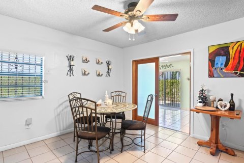 Townhouse in Miami, Florida 4 bedrooms, 125.14 sq.m. № 2393034 - photo 9