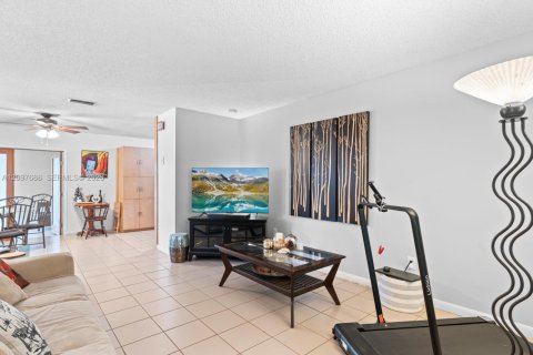Townhouse in Miami, Florida 4 bedrooms, 125.14 sq.m. № 2393034 - photo 5