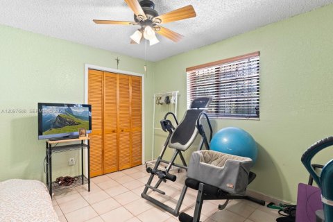 Townhouse in Miami, Florida 4 bedrooms, 125.14 sq.m. № 2393034 - photo 23