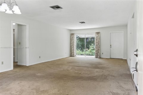 House in Saint Augustine, Florida 3 bedrooms, 114.46 sq.m. № 1979375 - photo 4