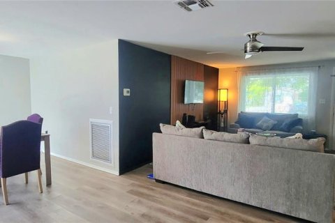 House in Holiday, Florida 3 bedrooms, 119.19 sq.m. № 1361302 - photo 6
