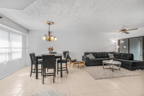 Снять в аренду кондоминиум в Бока-Ратон, Флорида 2 спальни, 128.39м2, № 1948153 - фото 5