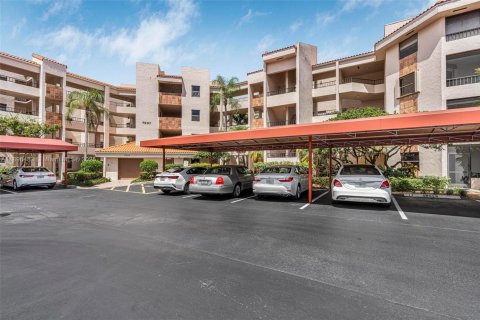 Снять в аренду кондоминиум в Бока-Ратон, Флорида 2 спальни, 128.39м2, № 1948153 - фото 1