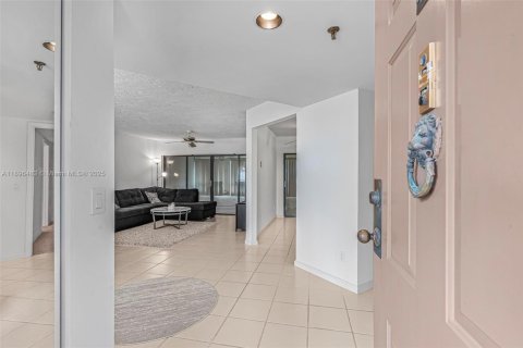 Снять в аренду кондоминиум в Бока-Ратон, Флорида 2 спальни, 128.39м2, № 1948153 - фото 4