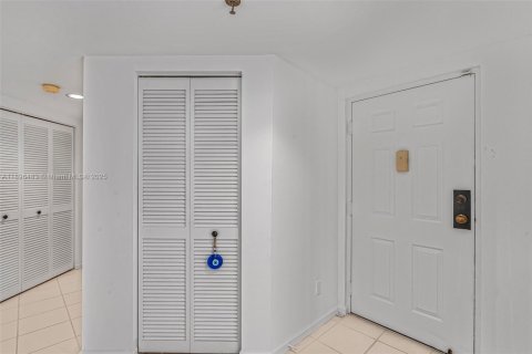 Снять в аренду кондоминиум в Бока-Ратон, Флорида 2 спальни, 128.39м2, № 1948153 - фото 12