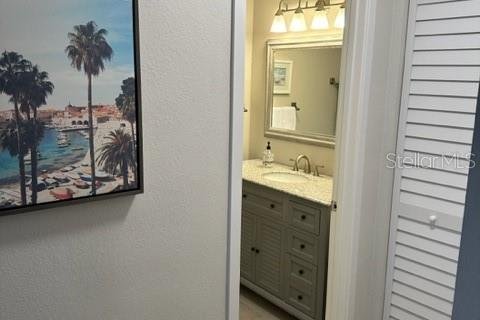 Condo in Sarasota, Florida, 2 bedrooms  № 831265 - photo 11