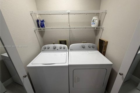 Снять в аренду кондоминиум в Дейви, Флорида 1 спальня, 60.39м2, № 1995675 - фото 15