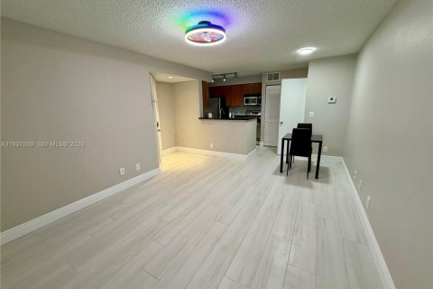 Снять в аренду кондоминиум в Дейви, Флорида 1 спальня, 60.39м2, № 1995675 - фото 4