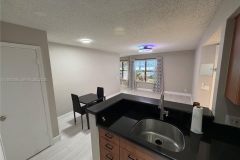 Снять в аренду кондоминиум в Дейви, Флорида 1 спальня, 60.39м2, № 1995675 - фото 7