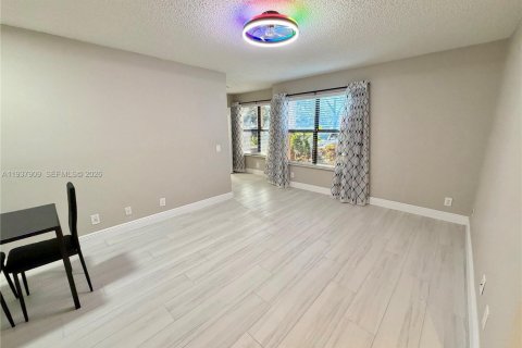 Снять в аренду кондоминиум в Дейви, Флорида 1 спальня, 60.39м2, № 1995675 - фото 3