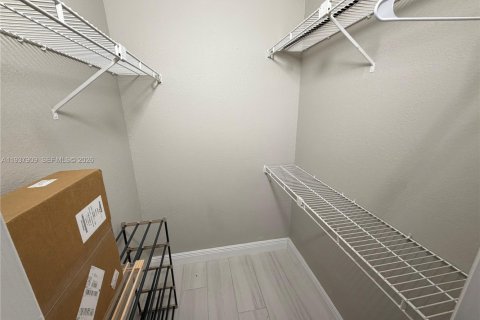 Снять в аренду кондоминиум в Дейви, Флорида 1 спальня, 60.39м2, № 1995675 - фото 13