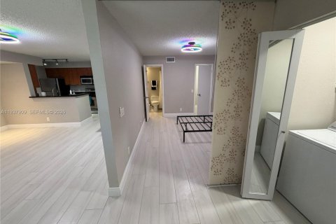 Снять в аренду кондоминиум в Дейви, Флорида 1 спальня, 60.39м2, № 1995675 - фото 16