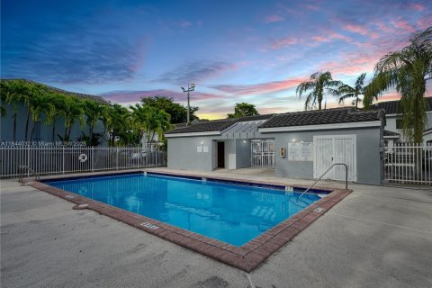 Copropriété à vendre à Miami, Floride: 2 chambres, 74.32 m2 № 1845764 - photo 3