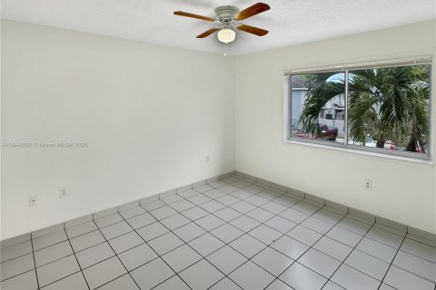 Copropriété à vendre à Miami, Floride: 2 chambres, 74.32 m2 № 1845764 - photo 11