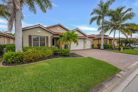 House in Fort Myers, Florida 3 bedrooms, 245.91 sq.m. № 2091727