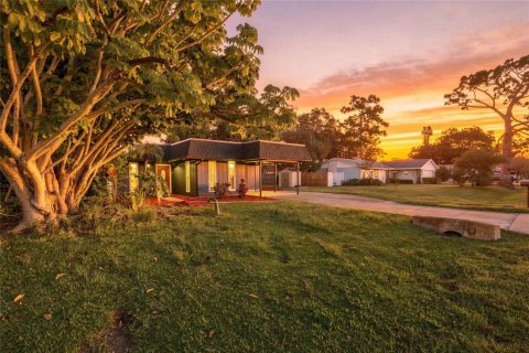 Villa ou maison à vendre à Sarasota, Floride: 2 chambres, 112.41 m2 № 2413756 - photo 2
