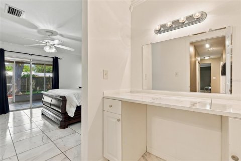 Villa ou maison à vendre à Sarasota, Floride: 2 chambres, 112.41 m2 № 2413756 - photo 14