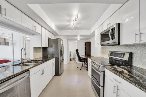 Снять в аренду кондоминиум в Делрей-Бич, Флорида 4 комнаты, 109.16м2, № 2085441 - фото 11
