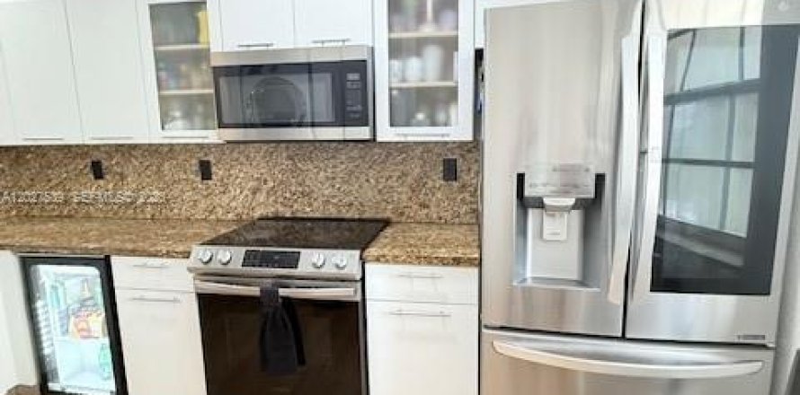 Condo in Doral, Florida, 2 bedrooms  № 2083662
