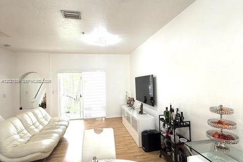 Condo in Doral, Florida, 2 bedrooms  № 2083662 - photo 2