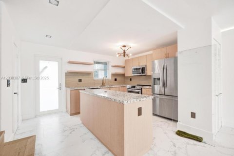 Townhouse in North Miami, Florida 2 bedrooms, 134.15 sq.m. № 2082976 - photo 6