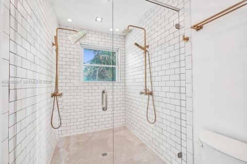 Townhouse in North Miami, Florida 2 bedrooms, 134.15 sq.m. № 2082976 - photo 12