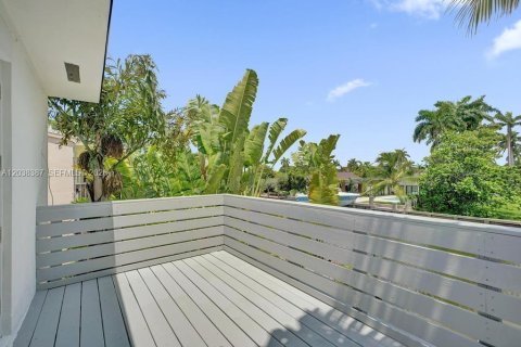 Townhouse in North Miami, Florida 2 bedrooms, 134.15 sq.m. № 2082976 - photo 16