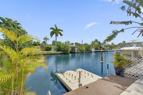 Townhouse in North Miami, Florida 2 bedrooms, 134.15 sq.m. № 2082976