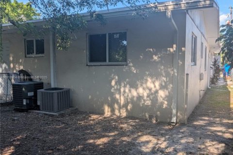 Villa ou maison à louer à Miami, Floride: 2 chambres, 92.9 m2 № 1973358 - photo 15
